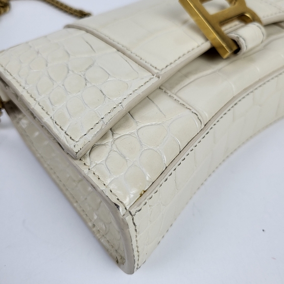 BALENCIAGA - Crocodile Embossed Leather Hourglass Wallet On Gold Chain - Picture 4 of 14